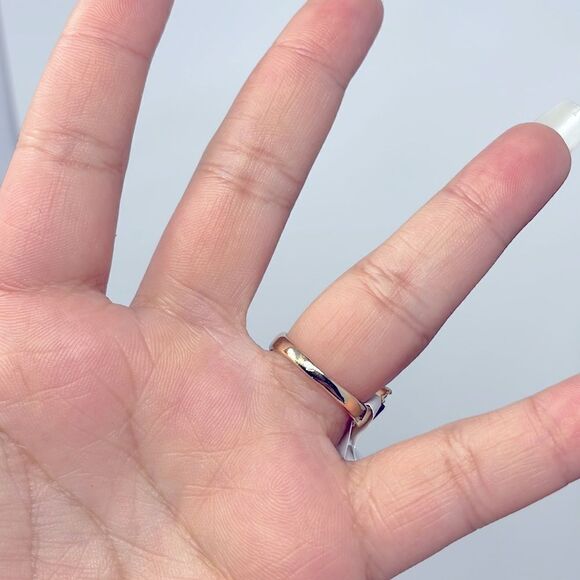 Red Baguette Crystal Rhinestone Gold Band Ring - Picture 6 of 7